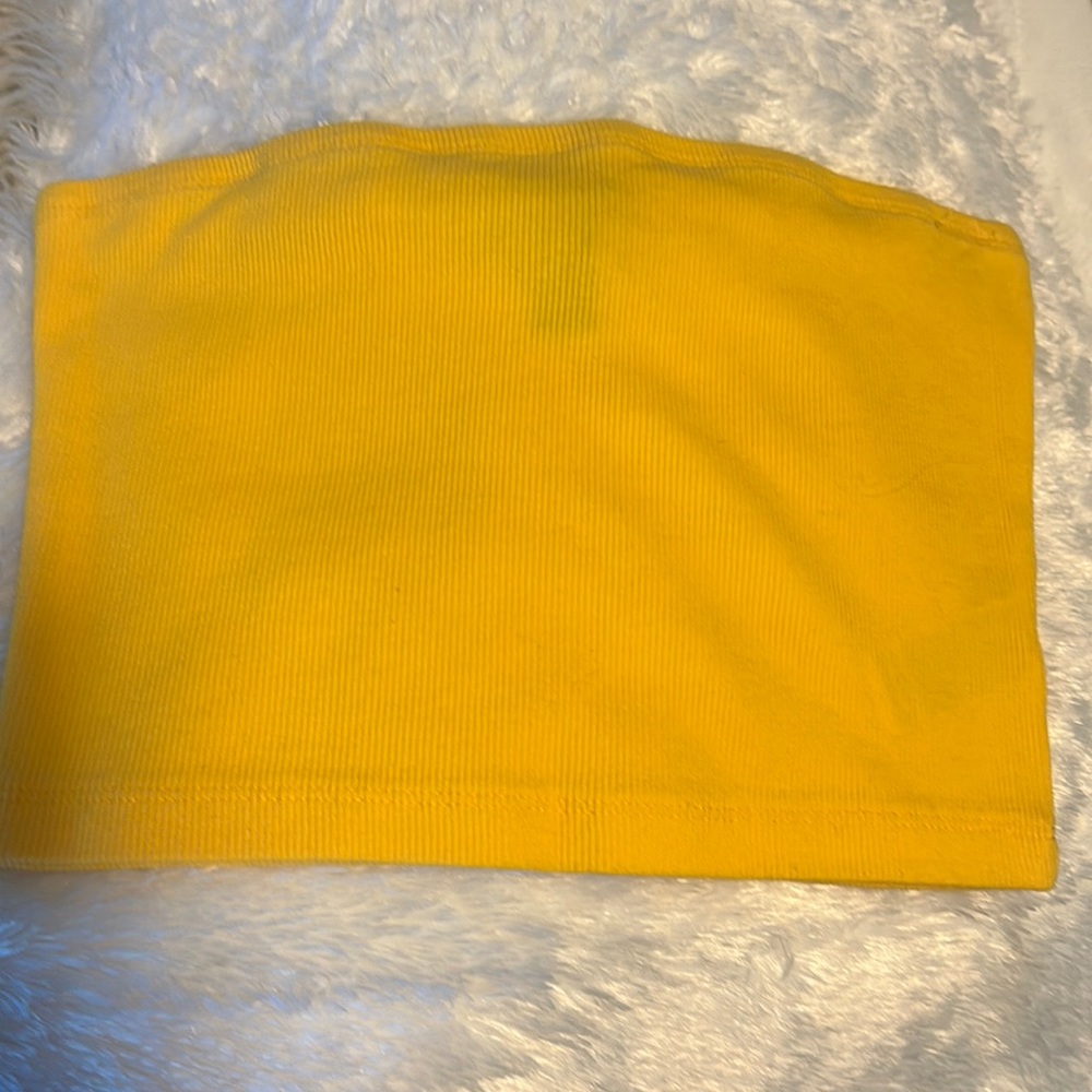 Never worn in great condition. Doesn’t fit right.